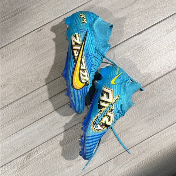 Athletic_Shoes